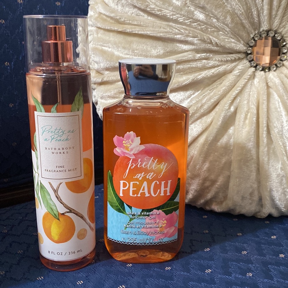 BATH & BODY WORKS SET. . . PRETTY AS A PEACH SCENT - Picture 2 of 6
